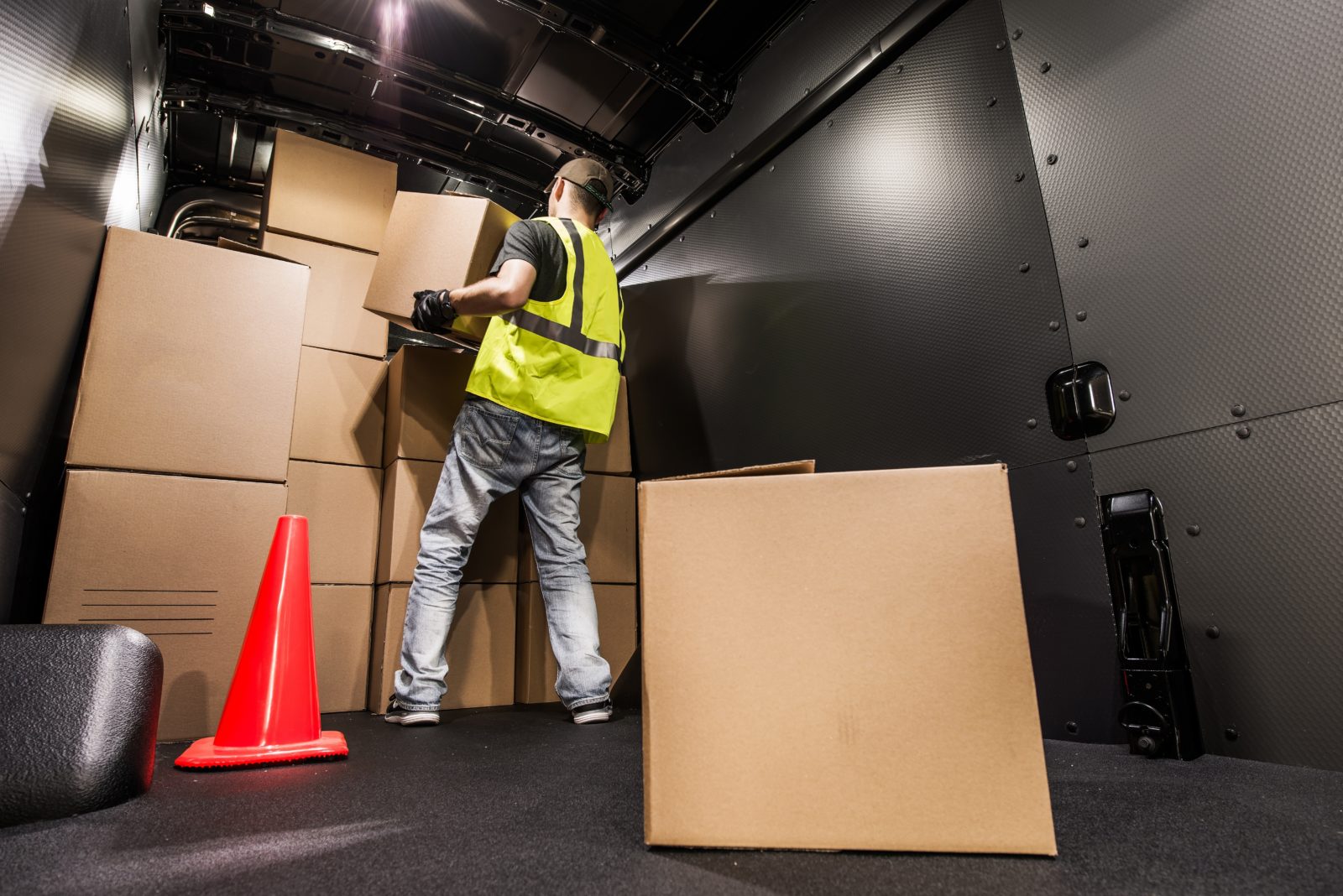 GPS fleet tracking for delivery and distribution fleets - FleetLocate by Spireon - Fleet management for commercial fleets