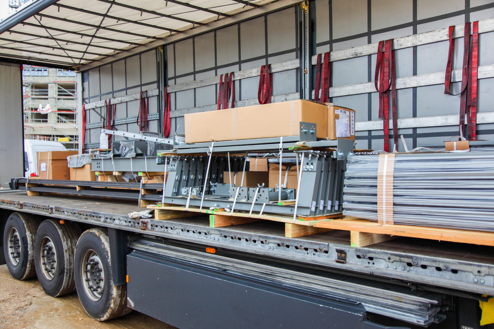 GPS fleet tracking for less than truckload fleets - FleetLocate by Spireon - Fleet management for trailer fleets