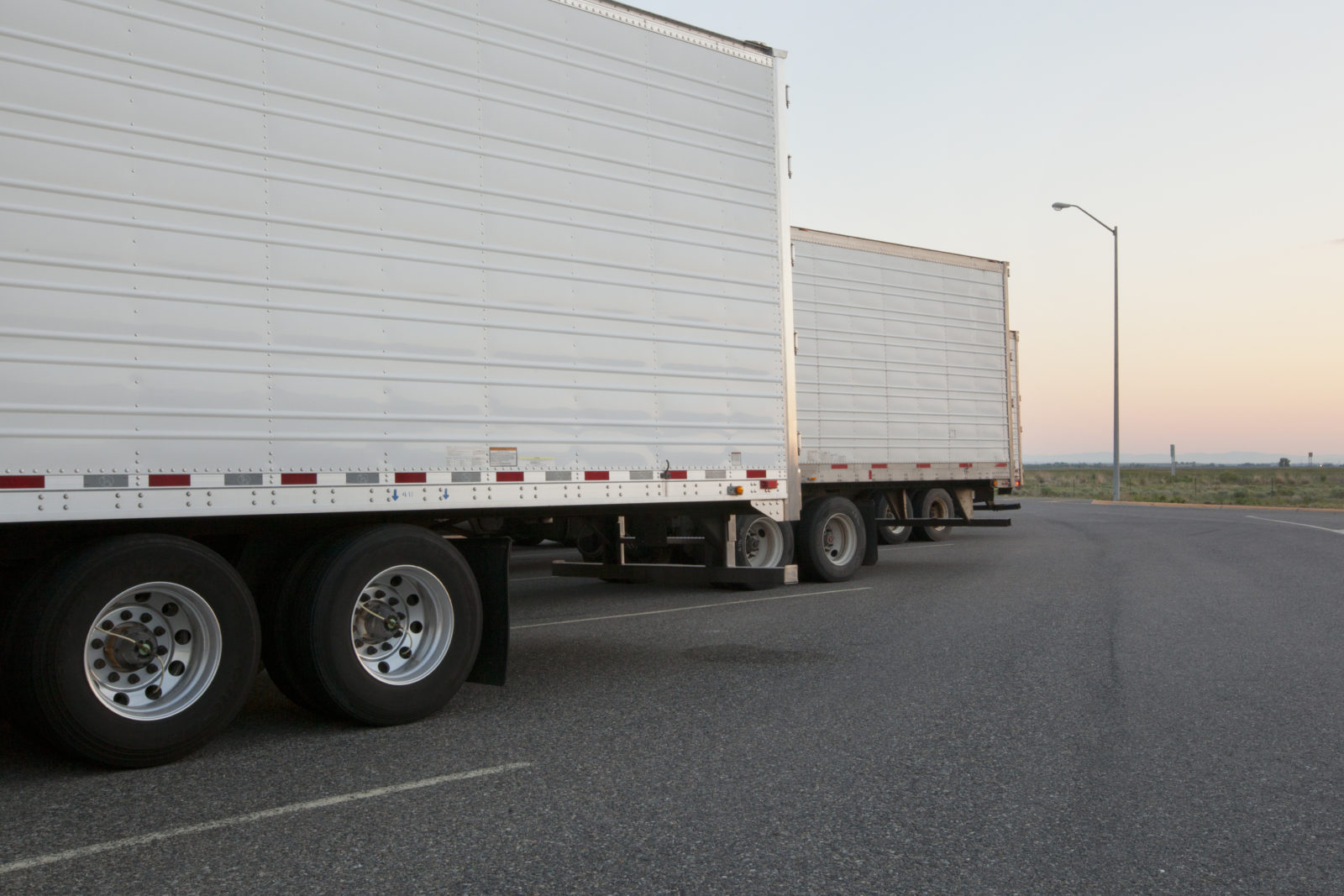 GPS fleet tracking for trailer leasing fleets - FleetLocate by Spireon - Fleet management for trailer fleets