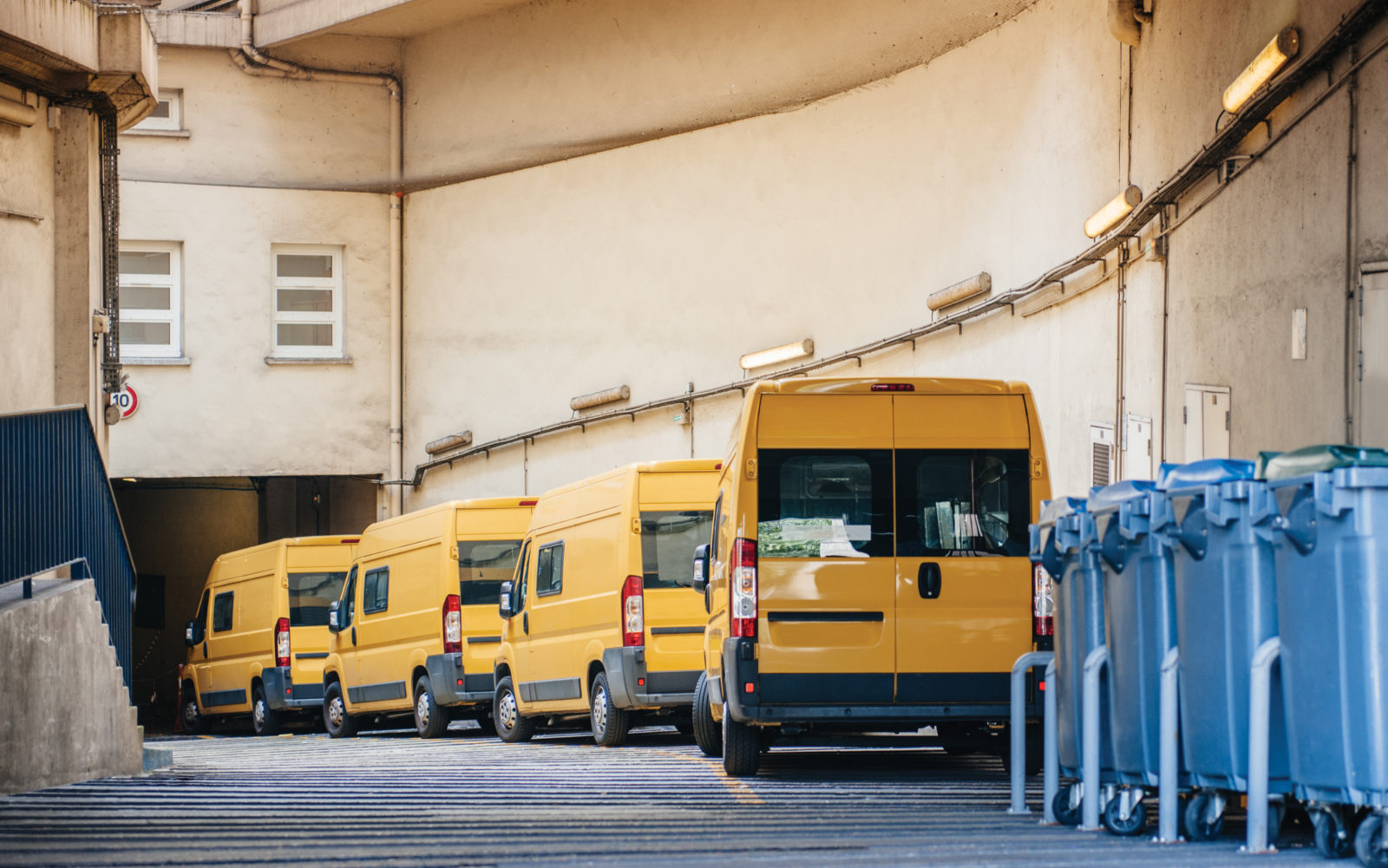 GPS fleet tracking for private fleets - FleetLocate by Spireon - Fleet management for small & medium fleets
