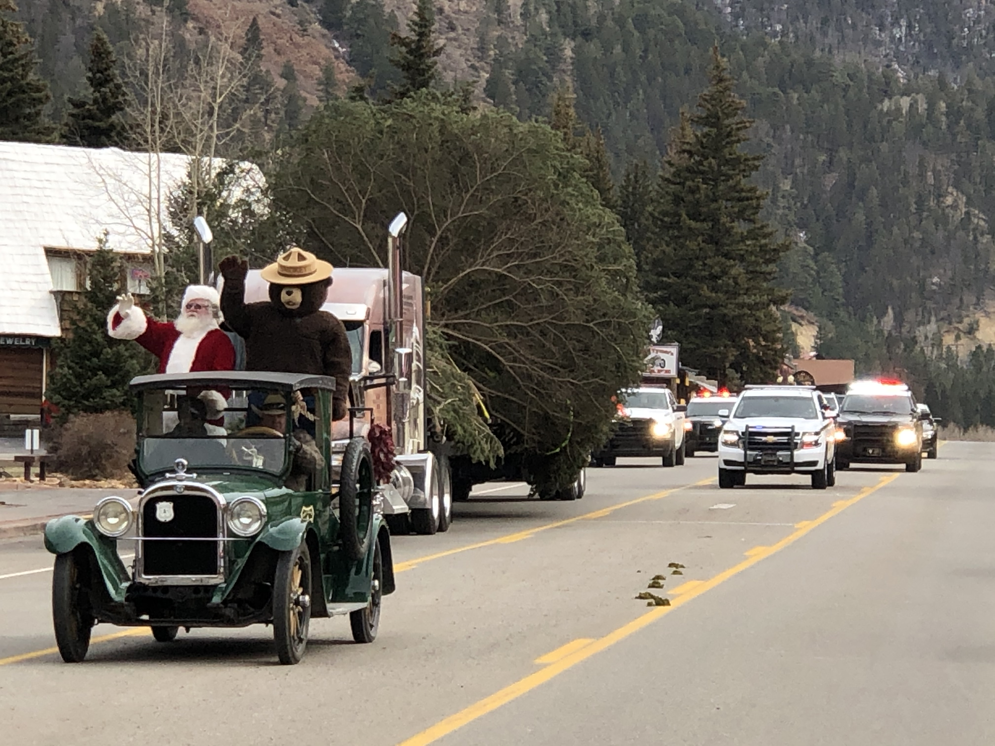 Santa & Smokey Escort the Capitol Christmas Tree